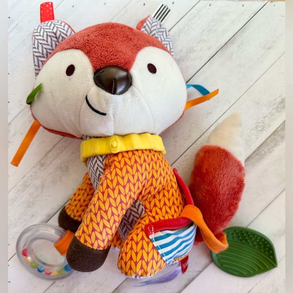 SKIP‎ HOP Plush Fox Teether Toy Lovey Sensory Rattle Bandana Buddies